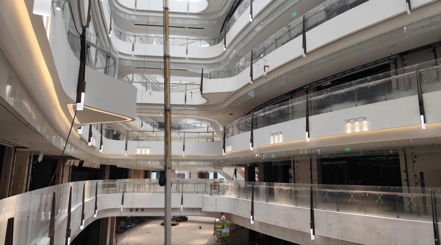 廣州金融城君超商場(chǎng)GRG中庭攔河完工落地案例賞析 廣州金融城君超商場(chǎng)GRG中庭攔河完工落地案例賞析